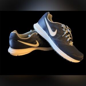Nike Men's Dark Blue and White Athletic Shoes